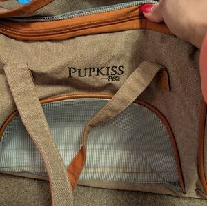 Pupkiss Pet Carrier. Tan and Brown